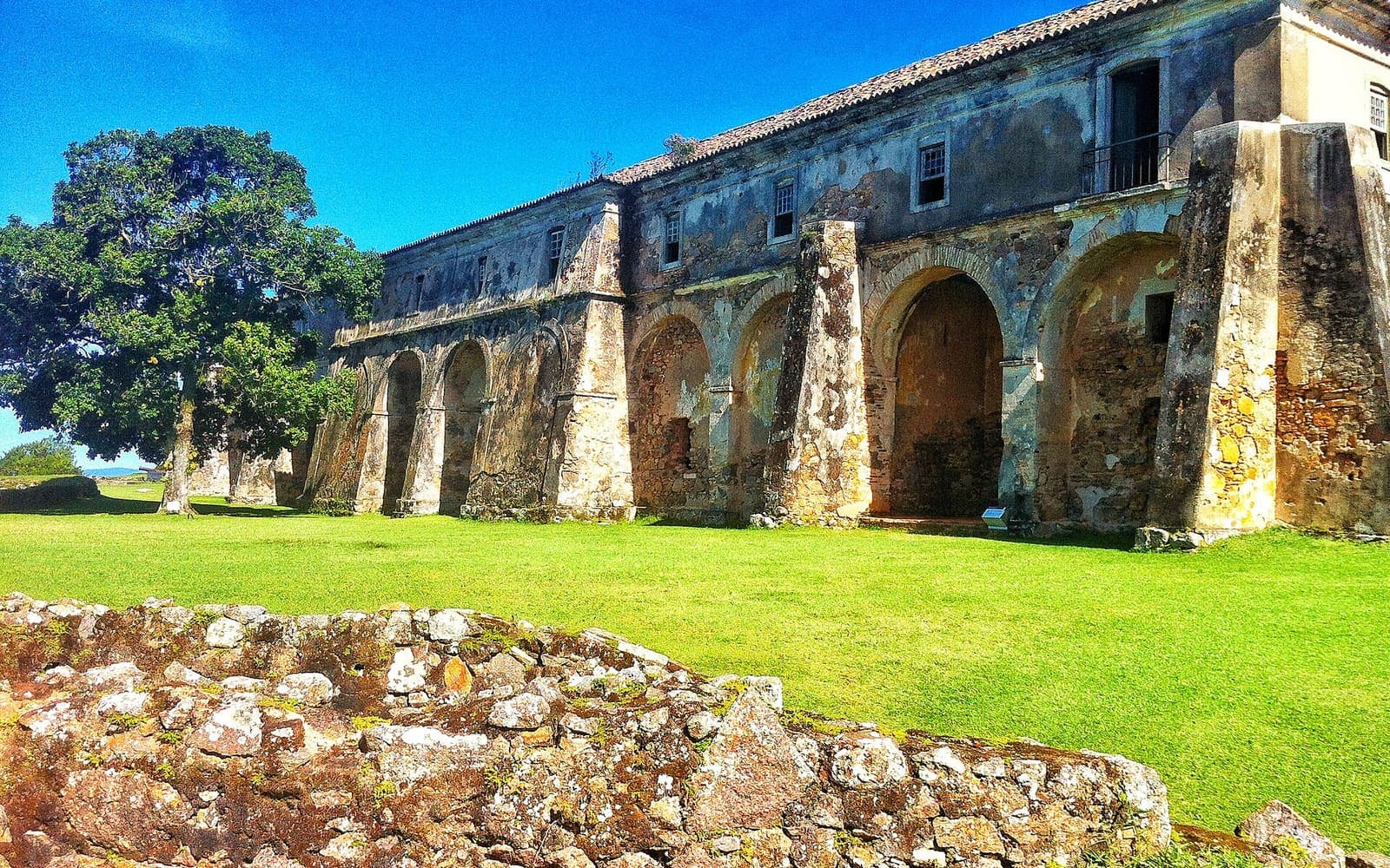 Paisaje de Anhatomirim, uno de los destinos del paseo (foto del lugar, no de la lancha)